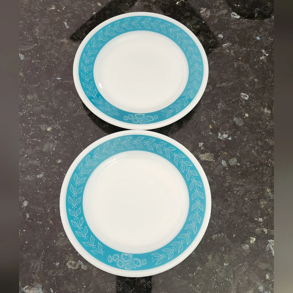 2 Vintage PYREX Teal/ Turquoise and White * Laurel Leaf  Dinner Plates EUC
